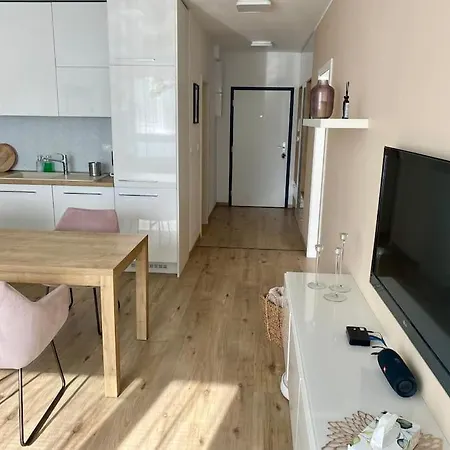 Apartman Lucao Apartment, 1-4 Guests, Free Parking & Wifi, 10 Min From Downtown *