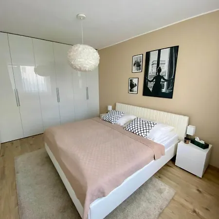 Bratislava, Lucao Family Apartment, Balcony, Free Parking, Aircondition, 8km Old Town Апартаменты *