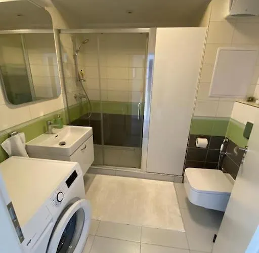 Lucao Family Apartment, 1-4 Guests, 55m2, Balcony, Free Parking, Wifi, Aircondition, 8km Old Town, Bratislava