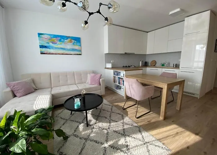 Bratislava, Lucao Family Apartment, Balcony, Free Parking, Aircondition, 8km Old Town * Bratislava