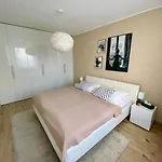 Bratislava, Lucao Family Apartment, Balcony, Free Parking, Aircondition, 8km Old Town Appartamento *