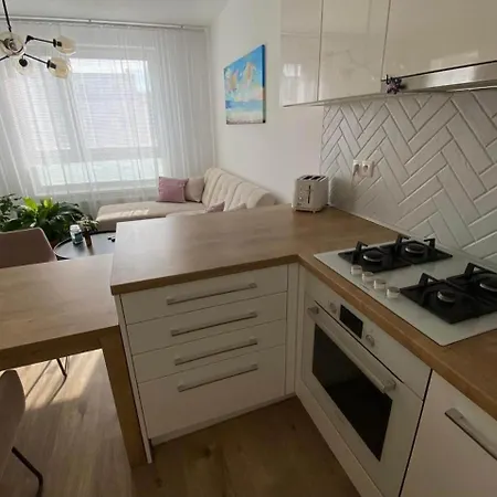 Appartamento Bratislava, Lucao Family Apartment, Balcony, Free Parking, Aircondition, 8km Old Town