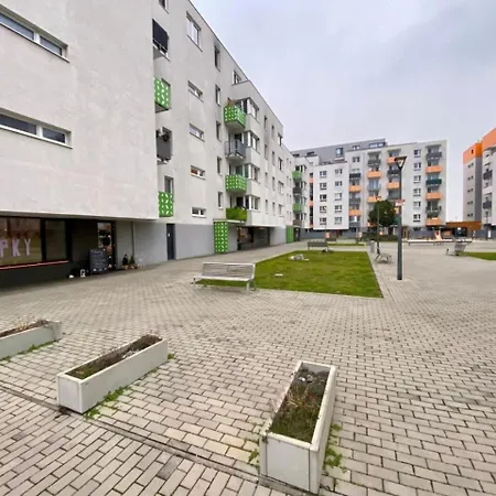 Bratislava, Lucao Family Apartment, Balcony, Free Parking, Aircondition, 8km Old Town Appartamento